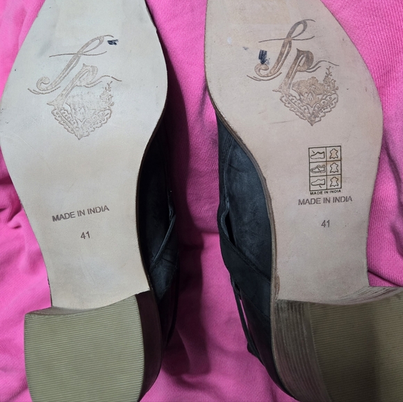 FREE PEOPLE BACK LOOP BLACK LEATHER BOOTIES. SZ 41 - Picture 5 of 5